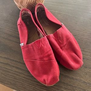 TOMS flats , Red